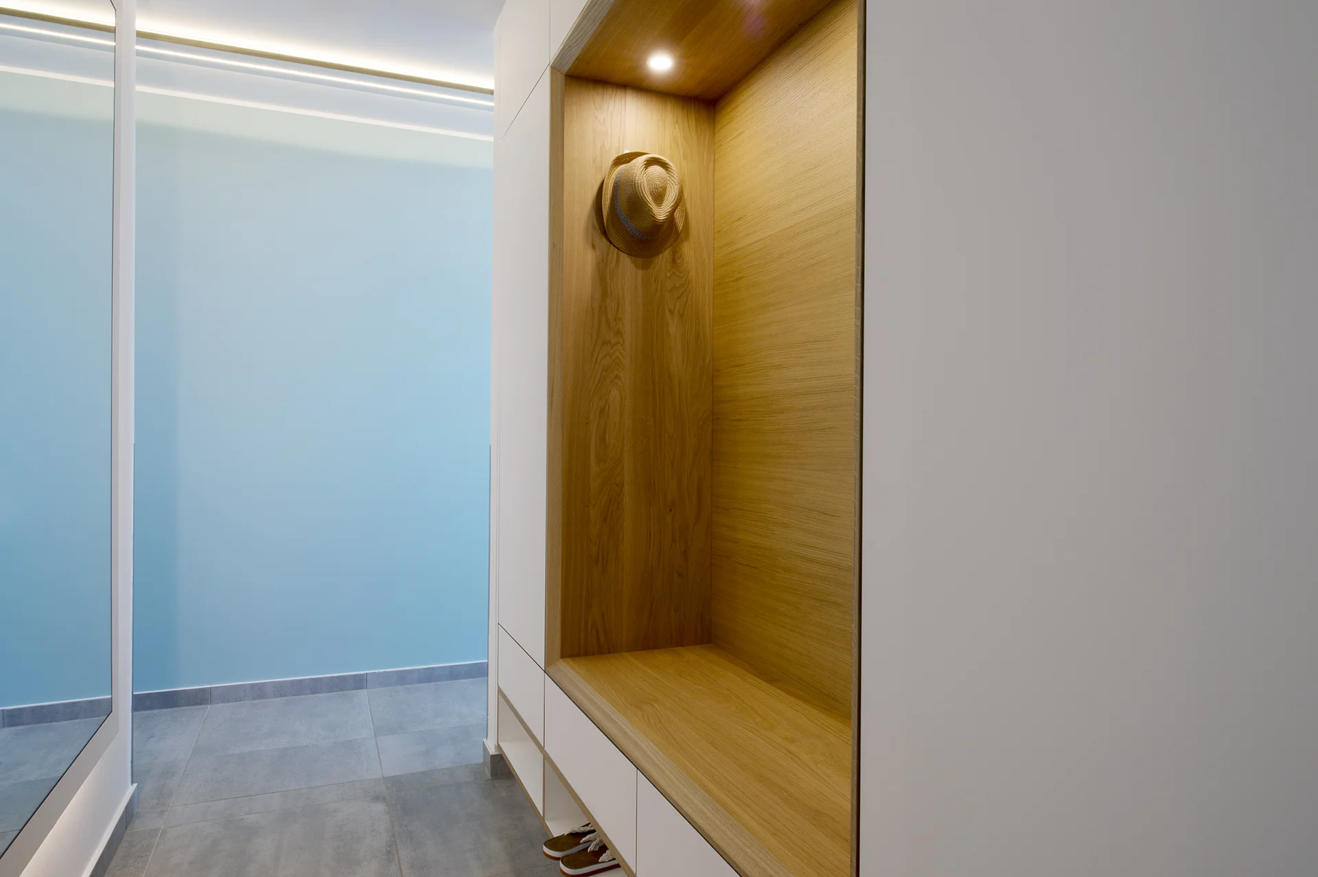 Moderne Ferienwohnung elegante Garderobe Rügen Alt Reddevitz